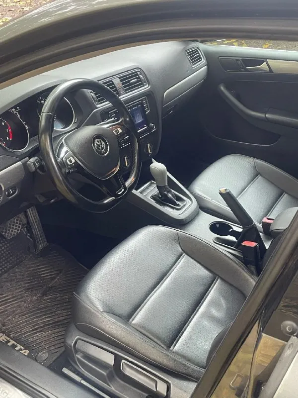 Продам wolkswagen jetta 2017 года
Пробег 102 тысячи
Стекла родные
Двигатель 1,4 турбо(150 л. С, работает отлично, без посторонних шумов, масло менялось каждые 7 тысяч, не дымит, масло не ест, от слова совсем
Коробка автомат aisin, переключает шикарно, без задержек, затупов и так далее, недавно заменено масло с фильтром,6 ступенчатая
Ходовая вся сделанная полностью, без стуков грюков и так далее
Салон кожа, чистый, не затертый, без дырок и так далее
По комплектации: датчик дождя, датчик света, мультируль, ,4 стеклоподьемника, электрорегулировка зеркал, подгрев сидений, ,подогрев зеркал, люк, кондиционер, фары с дхо, слепые зоны, асистент от столкновения, старт-стоп
Богатая комплектация вообщем
По документам все отлично, полное переоформление
Цена 1,250тысяч(торг у капота)
+79495800535 - фотография - 5