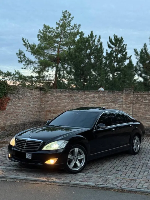 В продаже mercedes benz s-class 2008 года выпуска возможен обмен! автомобиль на самом надёжном моторе 3.5 бензин. работает отлично, не троит и не дымит. любые проверки на любом сто. без задиров! коробка переключает идеально. ходовая вся обслужена. машина в идеальном состоянии! не бита и не крашена! авто весь в родном окрасе! 3 владельца за всю историю. очень хорошая комплектация: дотяжки дверей, люк, чёрный потолок, вентиляция и подогрев всех сидений, электропривод багажника, круиз контроль, датчики дождя и света а также много другого. работает абсолютно всё. осмотр донецк цена 1.270.000 ₽, возможен торг у авто. ☎️ +7 (949) 374-95-82 📞 звоните: +7(949)3749582 - фотография - 2