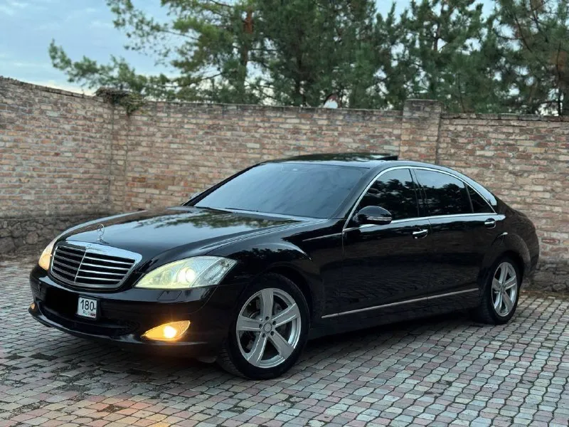 В продаже mercedes benz s-class 2008 года выпуска возможен обмен! автомобиль на самом надёжном моторе 3.5 бензин. работает отлично, не троит и не дымит. любые проверки на любом сто. без задиров! коробка переключает идеально. ходовая вся обслужена. машина в идеальном состоянии! не бита и не крашена! авто весь в родном окрасе! 3 владельца за всю историю. очень хорошая комплектация: дотяжки дверей, люк, чёрный потолок, вентиляция и подогрев всех сидений, электропривод багажника, круиз контроль, датчики дождя и света а также много другого. работает абсолютно всё. осмотр донецк цена 1.270.000 ₽, возможен торг у авто. ☎️ +7 (949) 374-95-82 📞 звоните: +7(949)3749582 - фотография - 4