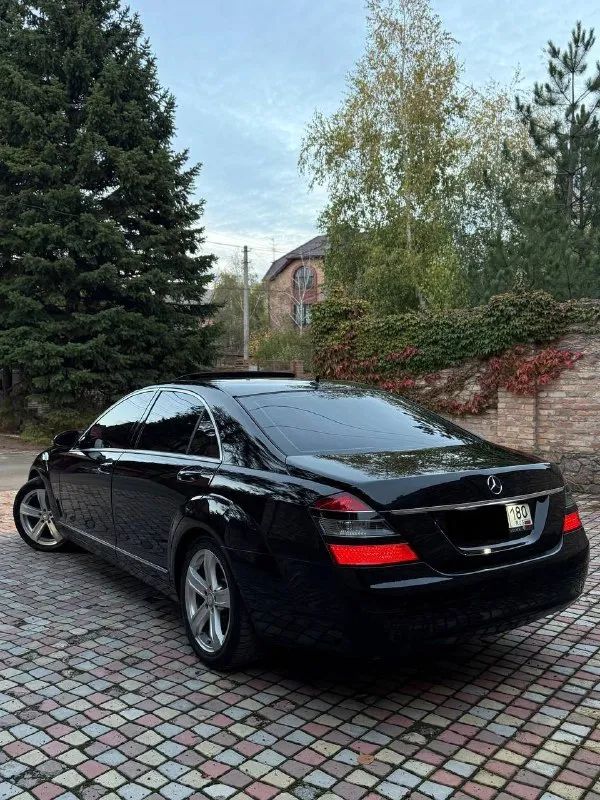 В продаже mercedes benz s-class 2008 года выпуска возможен обмен! автомобиль на самом надёжном моторе 3.5 бензин. работает отлично, не троит и не дымит. любые проверки на любом сто. без задиров! коробка переключает идеально. ходовая вся обслужена. машина в идеальном состоянии! не бита и не крашена! авто весь в родном окрасе! 3 владельца за всю историю. очень хорошая комплектация: дотяжки дверей, люк, чёрный потолок, вентиляция и подогрев всех сидений, электропривод багажника, круиз контроль, датчики дождя и света а также много другого. работает абсолютно всё. осмотр донецк цена 1.270.000 ₽, возможен торг у авто. ☎️ +7 (949) 374-95-82 📞 звоните: +7(949)3749582 - фотография - 6