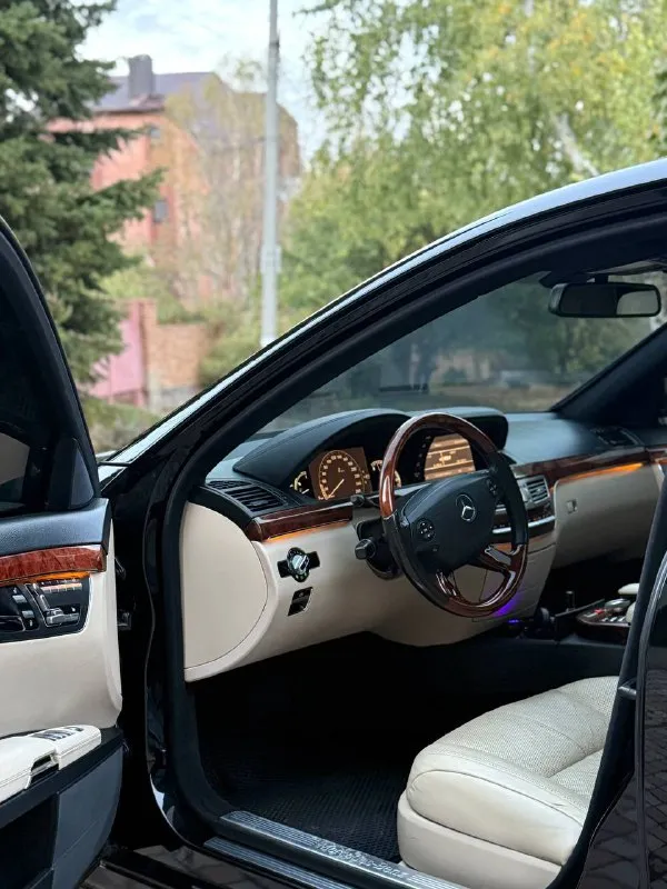 В продаже mercedes benz s-class 2008 года выпуска возможен обмен! автомобиль на самом надёжном моторе 3.5 бензин. работает отлично, не троит и не дымит. любые проверки на любом сто. без задиров! коробка переключает идеально. ходовая вся обслужена. машина в идеальном состоянии! не бита и не крашена! авто весь в родном окрасе! 3 владельца за всю историю. очень хорошая комплектация: дотяжки дверей, люк, чёрный потолок, вентиляция и подогрев всех сидений, электропривод багажника, круиз контроль, датчики дождя и света а также много другого. работает абсолютно всё. осмотр донецк цена 1.270.000 ₽, возможен торг у авто. ☎️ +7 (949) 374-95-82 📞 звоните: +7(949)3749582 - фотография - 9