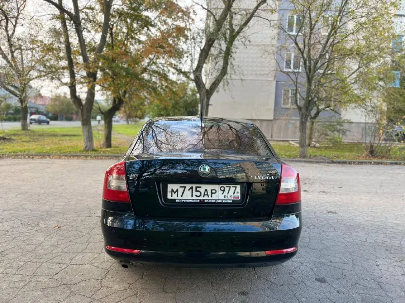 Шкода октавия а5 2013 года 1.6 механика пробег 181000тыс родной. автомобиль в идеальном состоянии полностью обслужен и не требует никаких вложений хорошая комплектация климат контроль датчик света дождя полный электропакет новые шины два комплекта ключей осмотр город мариуполь цена 990000тыс рублей по всем вопросам звоните +79497195733 - фотография - 2