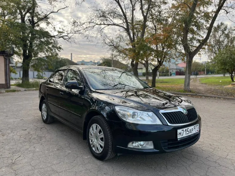 Шкода октавия а5 2013 года 1.6 механика пробег 181000тыс родной. автомобиль в идеальном состоянии полностью обслужен и не требует никаких вложений хорошая комплектация климат контроль датчик света дождя полный электропакет новые шины два комплекта ключей осмотр город мариуполь цена 990000тыс рублей по всем вопросам звоните +79497195733 - фотография - 3