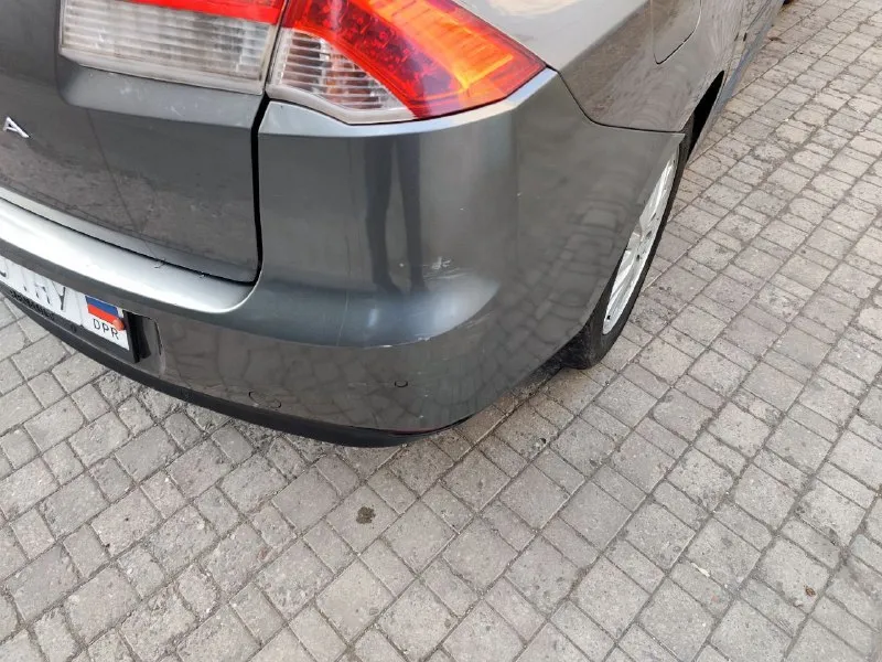 Продаю renault laguna 3 1ph 1,5 дизель, 2008 года. пробег 313000. постоянный учёт днр (возможно поставлю на рф). салон комбинированный велюр и кожзам, водительское сидение, лопнула обшивка боковой поддержки, на фото видно. есть царапины и коцки по лкп, последствия прилета и возраста авто. коробка - механика. датчик дождя(относительно недавно поменяла гель), света, esp, abs, парктроники спереди и сзади. машина на легкосплавных дисках для лета 17r (в дисках 1 родной датчик давления, остальные поломаны). недавно заменен ремень грм, помпа, вкладыши, задние сайлетблоки и т. д.цена 400 000. телефон для связи 7 949 302 80 61 (ольга) - фотография - 2