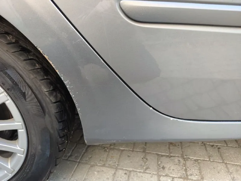 Продаю renault laguna 3 1ph 1,5 дизель, 2008 года. пробег 313000. постоянный учёт днр (возможно поставлю на рф). салон комбинированный велюр и кожзам, водительское сидение, лопнула обшивка боковой поддержки, на фото видно. есть царапины и коцки по лкп, последствия прилета и возраста авто. коробка - механика. датчик дождя(относительно недавно поменяла гель), света, esp, abs, парктроники спереди и сзади. машина на легкосплавных дисках для лета 17r (в дисках 1 родной датчик давления, остальные поломаны). недавно заменен ремень грм, помпа, вкладыши, задние сайлетблоки и т. д.цена 400 000. телефон для связи 7 949 302 80 61 (ольга) - фотография - 3