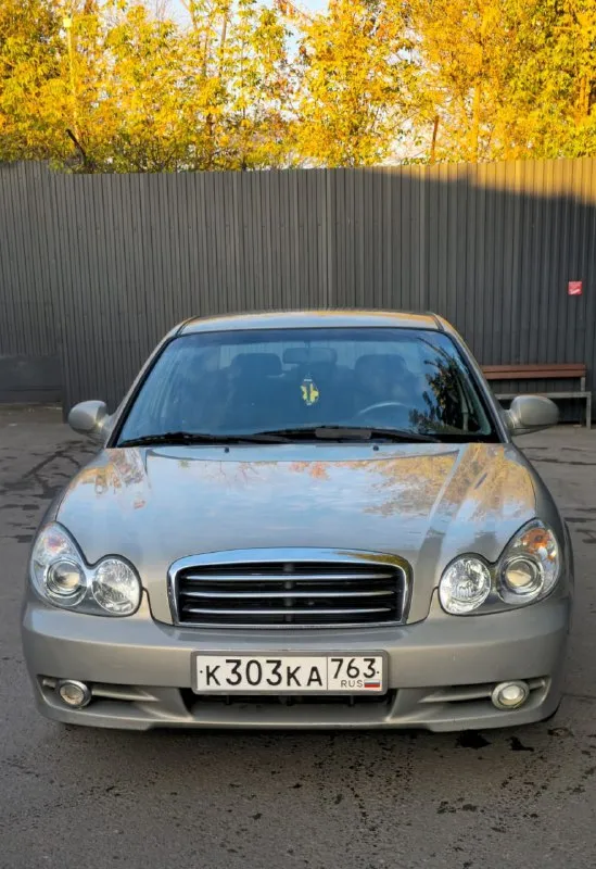 Продам hyundai sonata в родном окрасе дтп не участвовала, не один болтик не крутился, ничего не снималось. заводском герметике, в родном металле. год: 2009, мотор 2.0 бензин, не троит, не дымит, масло не расходует, работает как швейцарские часы. любые проверки за ваш счёт. пробег216.000 тыс. км родной, не скручен не смотан. мкпп 5ст, механика, не шумит, не хрустит, не закусывает, не выбивает. подвеска отрабатывает мягко и комфортно, без стуков и посторонних звуков авто в очень хорошем состоянии, в таком состоянии единицы зимой не эксплуатировалась, гаражное хранение, гнили, ржавчины и тому подобного даже и намёка нет. за авто ухаживали, всё менялось своевременно денег не жалели. салон в изумительном состоянии не продавлен, не прокурен не протёртый комплектация: кондиционер, обслужин этим летом, холодит гур электропривод зеркал, подогрев зеркал и заднего стекла датчик дождя abs esp srs airbag четыре электроподъёмника доводчики стёкол микролифт сидений продажа с переоформлением мрэо г. донецк. +79494491943 +79494491943 - фотография - 1