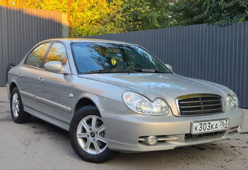 Продам hyundai sonata в родном окрасе дтп не участвовала, не один болтик не крутился, ничего не снималось. заводском герметике, в родном металле. год: 2009, мотор 2.0 бензин, не троит, не дымит, масло не расходует, работает как швейцарские часы. любые проверки за ваш счёт. пробег216.000 тыс. км родной, не скручен не смотан. мкпп 5ст, механика, не шумит, не хрустит, не закусывает, не выбивает. подвеска отрабатывает мягко и комфортно, без стуков и посторонних звуков авто в очень хорошем состоянии, в таком состоянии единицы зимой не эксплуатировалась, гаражное хранение, гнили, ржавчины и тому подобного даже и намёка нет. за авто ухаживали, всё менялось своевременно денег не жалели. салон в изумительном состоянии не продавлен, не прокурен не протёртый комплектация: кондиционер, обслужин этим летом, холодит гур электропривод зеркал, подогрев зеркал и заднего стекла датчик дождя abs esp srs airbag четыре электроподъёмника доводчики стёкол микролифт сидений продажа с переоформлением мрэо г. донецк. +79494491943 +79494491943 - фотография - 2