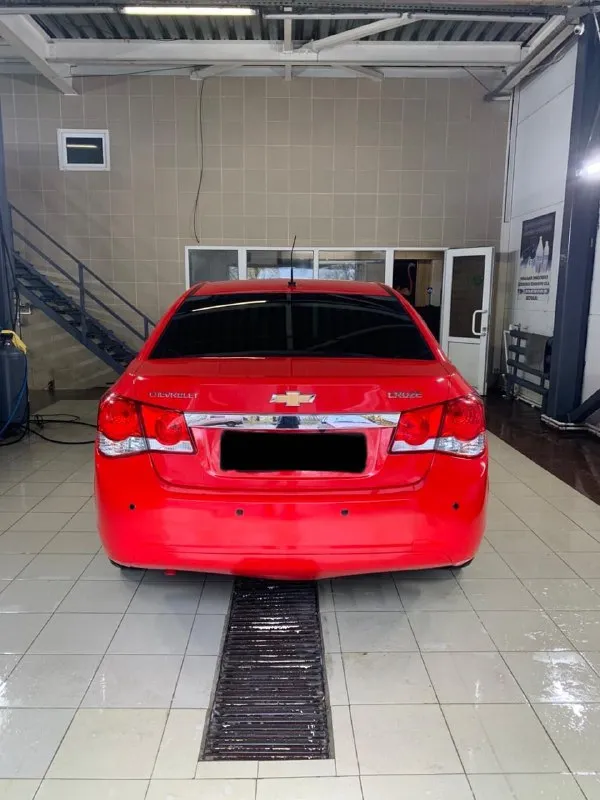 Chevrolet cruze шевролет круз 2012г 1.6 ат бензин. пробег 230.000 мотор отличный, надежный, не дымит, не троит, не потеет, без ваносов! масло не расходует! акпп чистый автомат классический, не пинает, не буксует, переключает мягко! ходовая не гремит, не стучит, едет ровно, никуда не тянет! рыжиков и гнили нет! автозапуск, магнитола андроид, bt аудио кондиционер заправлен, и холодит печка работает электрика вся исправна, работают все что есть, и должно! вообщем вся обслужена, вложений не требует, сел и поехал документы кристально чистые, без запретов, без штрафов, переоформление без проблем, в мрэо с моим присутствием… любые проверки на сервисе за ваш счет осмотр г. макеевка связь +79496378980 цена 710.000 руб срочно торг разумный у капота реальному клиенту - фотография - 4