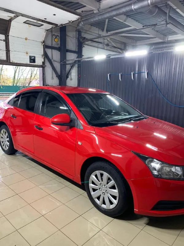 Chevrolet cruze шевролет круз 2012г 1.6 ат бензин. пробег 230.000 мотор отличный, надежный, не дымит, не троит, не потеет, без ваносов! масло не расходует! акпп чистый автомат классический, не пинает, не буксует, переключает мягко! ходовая не гремит, не стучит, едет ровно, никуда не тянет! рыжиков и гнили нет! автозапуск, магнитола андроид, bt аудио кондиционер заправлен, и холодит печка работает электрика вся исправна, работают все что есть, и должно! вообщем вся обслужена, вложений не требует, сел и поехал документы кристально чистые, без запретов, без штрафов, переоформление без проблем, в мрэо с моим присутствием… любые проверки на сервисе за ваш счет осмотр г. макеевка связь +79496378980 цена 710.000 руб срочно торг разумный у капота реальному клиенту - фотография - 6
