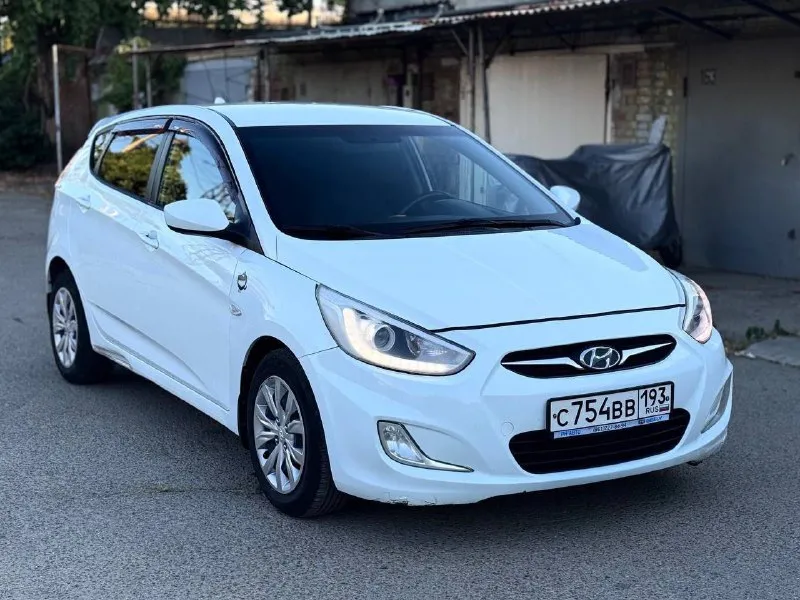 Продам hyundai solaris 2014 год в хорошем состоянии объем 1.6 автомат. пробег родной 204 000, автотека подтверждает. любые проверки на любом сто, вин по запросу, автотеку скину по запросу. в максимальной комплектации comfort для европейского рынка, не путать российский рынок. двигатель и коробка в идеале, по ходовой вопросов нет, месяц назад было полное т. о., шума нет, не стучит, любые проверки на любом сто, салон в хорошем состоянии, все видно на фото. кондиционер заправлен, парктроники, подогревы сидений,4 стеклоподъемника, мультируль, монитор, камера заднего вида новый аккумулятор, . автомобиль всегда обслуживался во время. сделаны все необходимые т. о. цена 760 000 цена из за срочности такая торг. осмотр в донецке. +79493043387 - фотография - 1