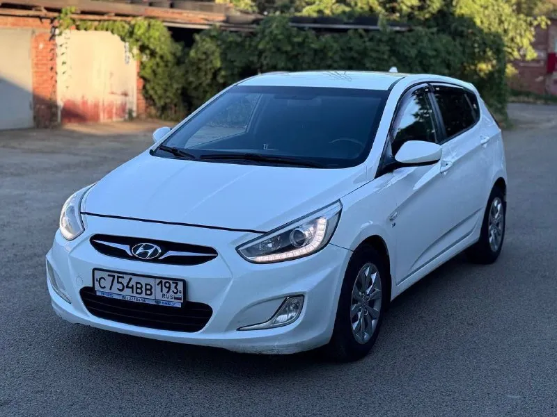 Продам hyundai solaris 2014 год в хорошем состоянии объем 1.6 автомат. пробег родной 204 000, автотека подтверждает. любые проверки на любом сто, вин по запросу, автотеку скину по запросу. в максимальной комплектации comfort для европейского рынка, не путать российский рынок. двигатель и коробка в идеале, по ходовой вопросов нет, месяц назад было полное т. о., шума нет, не стучит, любые проверки на любом сто, салон в хорошем состоянии, все видно на фото. кондиционер заправлен, парктроники, подогревы сидений,4 стеклоподъемника, мультируль, монитор, камера заднего вида новый аккумулятор, . автомобиль всегда обслуживался во время. сделаны все необходимые т. о. цена 760 000 цена из за срочности такая торг. осмотр в донецке. +79493043387 - фотография - 4