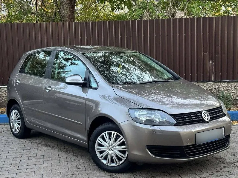 Продам  volkswagen golf plus
Год выпуска 2011
Объем двигателя 1.6
Коробка механика надежная сочетания двигателя и коробки,
Родной пробег 132.000км,

Комплектация
Стоит штатная мультимедия,
4 Электро стёклаподъемника,
Подогрев сидений, двух зоный климат контроль,
Подогрев заднего/переднего лобового и зеркал, abs/esp, электро регулировка складывания боковых зеркал! Датчики дождя, датчики света система адаптивного освещения (afs) хорошая  акустика,
Сигнализация, центральный замок, в автомобиле есть все для комфорта,

По кузову рыжиков и вздутия нет, от слова совсем!
Мотор, коробка в отличном  состоянии  машина полностью обслужена от и до вложений не требует от слова совсем,
Ходовая часть, масла, фильтра, недавно были обслужены полностью,
Салон в отлично сохранилась, работает каждая кнопочка!
По документам полный порядок, любой вид оформления!
Цена 760.000.р
Г. Донецк
Номер телефона
+7949-510-46-92 - фотография - 2