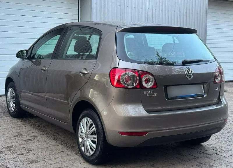 Продам  volkswagen golf plus
Год выпуска 2011
Объем двигателя 1.6
Коробка механика надежная сочетания двигателя и коробки,
Родной пробег 132.000км,

Комплектация
Стоит штатная мультимедия,
4 Электро стёклаподъемника,
Подогрев сидений, двух зоный климат контроль,
Подогрев заднего/переднего лобового и зеркал, abs/esp, электро регулировка складывания боковых зеркал! Датчики дождя, датчики света система адаптивного освещения (afs) хорошая  акустика,
Сигнализация, центральный замок, в автомобиле есть все для комфорта,

По кузову рыжиков и вздутия нет, от слова совсем!
Мотор, коробка в отличном  состоянии  машина полностью обслужена от и до вложений не требует от слова совсем,
Ходовая часть, масла, фильтра, недавно были обслужены полностью,
Салон в отлично сохранилась, работает каждая кнопочка!
По документам полный порядок, любой вид оформления!
Цена 760.000.р
Г. Донецк
Номер телефона
+7949-510-46-92 - фотография - 3