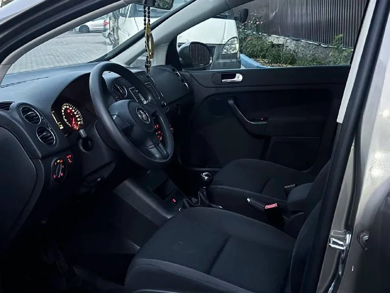 Продам  volkswagen golf plus
Год выпуска 2011
Объем двигателя 1.6
Коробка механика надежная сочетания двигателя и коробки,
Родной пробег 132.000км,

Комплектация
Стоит штатная мультимедия,
4 Электро стёклаподъемника,
Подогрев сидений, двух зоный климат контроль,
Подогрев заднего/переднего лобового и зеркал, abs/esp, электро регулировка складывания боковых зеркал! Датчики дождя, датчики света система адаптивного освещения (afs) хорошая  акустика,
Сигнализация, центральный замок, в автомобиле есть все для комфорта,

По кузову рыжиков и вздутия нет, от слова совсем!
Мотор, коробка в отличном  состоянии  машина полностью обслужена от и до вложений не требует от слова совсем,
Ходовая часть, масла, фильтра, недавно были обслужены полностью,
Салон в отлично сохранилась, работает каждая кнопочка!
По документам полный порядок, любой вид оформления!
Цена 760.000.р
Г. Донецк
Номер телефона
+7949-510-46-92 - фотография - 5