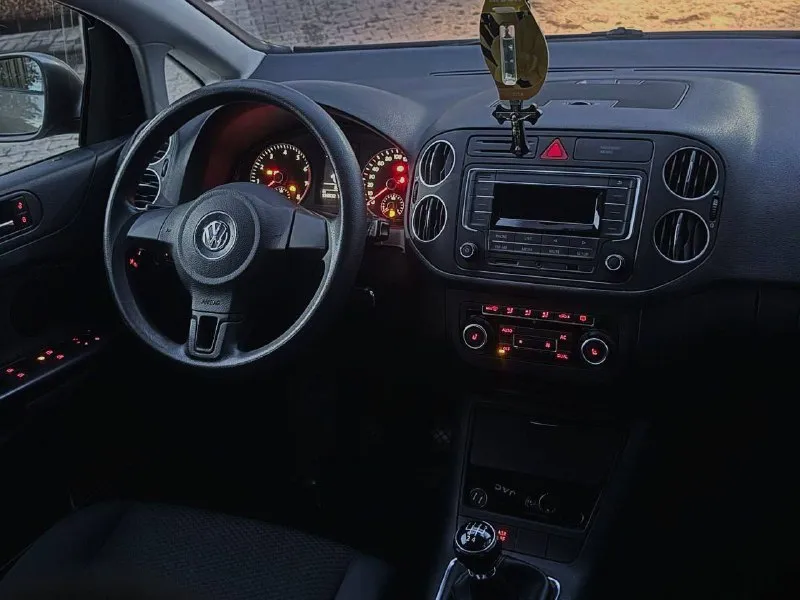 Продам  volkswagen golf plus
Год выпуска 2011
Объем двигателя 1.6
Коробка механика надежная сочетания двигателя и коробки,
Родной пробег 132.000км,

Комплектация
Стоит штатная мультимедия,
4 Электро стёклаподъемника,
Подогрев сидений, двух зоный климат контроль,
Подогрев заднего/переднего лобового и зеркал, abs/esp, электро регулировка складывания боковых зеркал! Датчики дождя, датчики света система адаптивного освещения (afs) хорошая  акустика,
Сигнализация, центральный замок, в автомобиле есть все для комфорта,

По кузову рыжиков и вздутия нет, от слова совсем!
Мотор, коробка в отличном  состоянии  машина полностью обслужена от и до вложений не требует от слова совсем,
Ходовая часть, масла, фильтра, недавно были обслужены полностью,
Салон в отлично сохранилась, работает каждая кнопочка!
По документам полный порядок, любой вид оформления!
Цена 760.000.р
Г. Донецк
Номер телефона
+7949-510-46-92 - фотография - 6