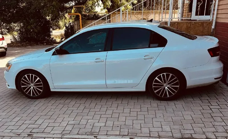 Продам volkswagen jetta sport 1.8 tsi (сpra) gen 3 2016г.
Владею с 2021 года 1 собственник. Пробег 104 тыс. Км. (65 тыс. М. )
Комплектация:
-Адаптивный круиз
-Кондиционер
-Подушки безопасности
-Электроусилитель руля
-Мультируль
-Камера заднего вида
-Бортовой компьютер
-Abs, ebd, bas, esp, tcs
-Полный электропакет
-Обогрев сидений, зеркал, стëкл
-Система start/stop
-Камера заднего вида
-Два комплекта резина (зима, лето)
Белый кожаный салон, пластик, руль в идеальном состоянии
По мотору, коробке - без нареканий, все работает идеально.
Ходовая часть также в отличном состоянии, ничего не гремит, не стучит.
Автомобиль обслужен, без вложений, сел поехал.
1 400 000 Рублей
+79493218252
📞 Звоните: +7(949)3218252 - фотография - 2