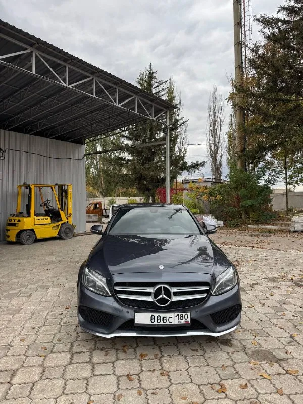 Mercedes c180 sport+ 2014 года родной пробег 230 тысячи км, подтвержден автотекой двигатель турбированный 1.6 бензин (156 л. с.), автоматическая коробка передач, всё работает отлично подвеска в отличном состоянии, без посторонних шумов машина не требует никаких вложений, полностью обслужена, сел и поехал комплектация sport+ включает: 5 режимов езды, ассистент парковки, двухзонный климат-контроль, датчик дождя и света, парктроники, система автоторможения, круиз-контроль у авто абсолютно зеленая история автотеки, вся машина в родной краске и с родным остеклением, она не участвовала в дтп стс, птс оригинал на руках, юридически чистая, без штрафов, буду присутствовать в мрэо от машины не избавляюсь, продаю т. к. приобрел новую дополнительные фото пришлю по запросу, пишите цена - 2.3 миллиона рублей, торг уместен при осмотре донецк, пролетарский район тел. +79494768776, телеграмм 📲 tg: @astior 📞 звоните: +7(949)4768776 - фотография - 2