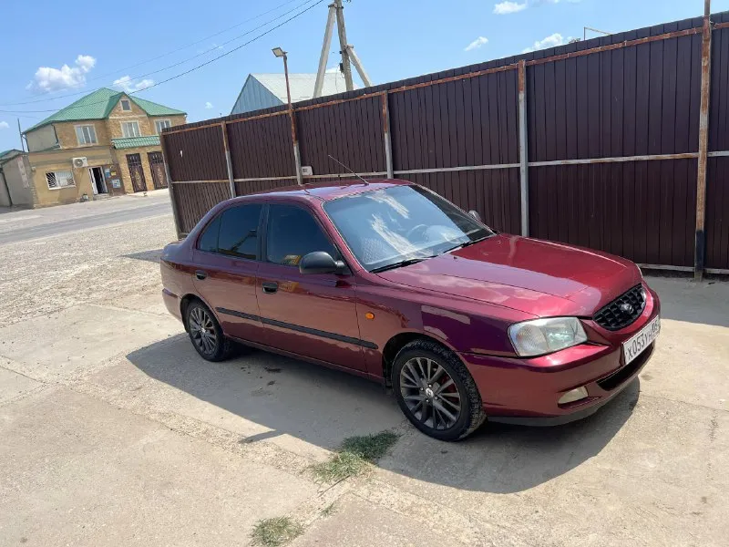 Hyundai accent 1.5 102л. с. обслужена полностью все расходники заменены мотор на 5 коробка на 5 ходовая подтянута купил новые колеса им неделя купил новый аккумулятор антифриз новый поменял прижимной на стартере легкая музыка не убитая не кривая не косая цена 400т. р. обращаться по номеру :+7990-053-79-01 - фотография - 3