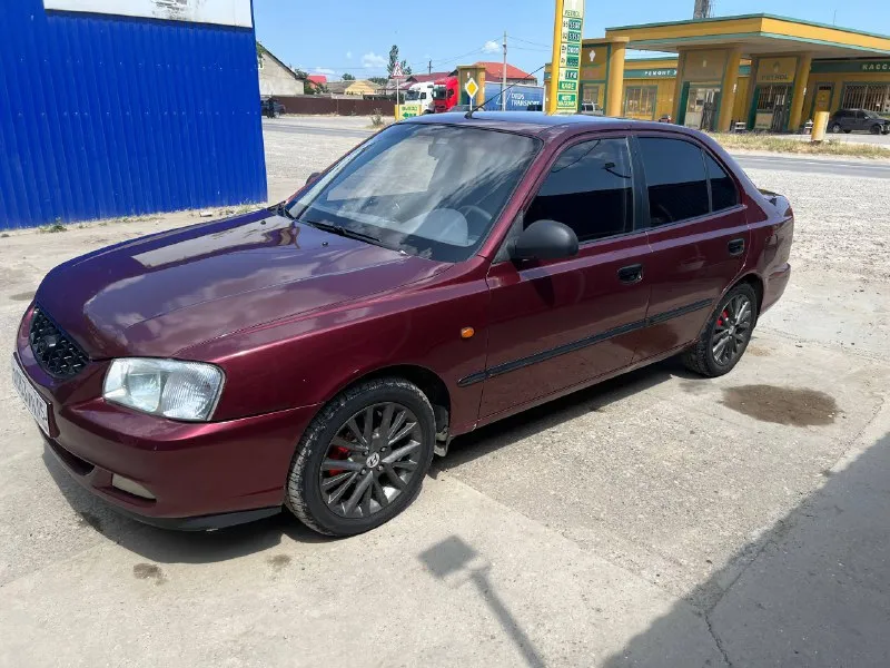 Hyundai accent 1.5 102л. с. обслужена полностью все расходники заменены мотор на 5 коробка на 5 ходовая подтянута купил новые колеса им неделя купил новый аккумулятор антифриз новый поменял прижимной на стартере легкая музыка не убитая не кривая не косая цена 400т. р. обращаться по номеру :+7990-053-79-01 - фотография - 5