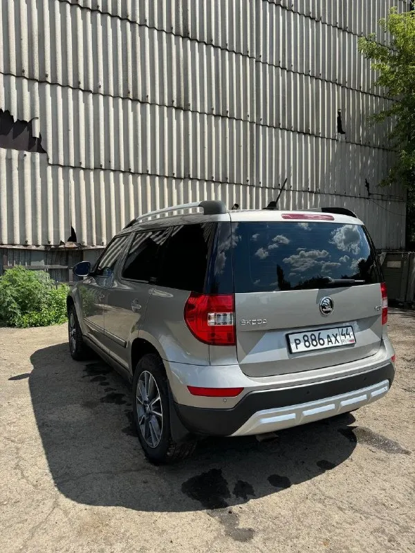 Продам skoda yeti 1.6 at, 2017 год автомобиль в отличном техническом состоянии, я второй владелец. пробег 106 000 км. авто произведен в декабре 2017 года, эксплуатация с марта 2018 года. без дтп, в заводском окрасе. самое надежное и удобное сочетание мотора и кпп( атмосферный 1.6 и классический гидротрансформатор). коврики зима/лето. до 90 000 все то проводились в автосалоне, где машина приобреталась, есть соответствующее документальное подтверждение. есть скол на лобовом( прилетел камень), подогрев лобового стекла и датчик дождя работают без нареканий. на бампере чуть отошла краска под номером( от моек), как понимаю это болезнь модели. зимняя резина на шипах, одного сезона. резина 225/55/r17(летняя и зимняя). любые проверки за ваш счет, разумный аргументированный торг при осмотре. место осмотра: г. антрацит. цена: 1.520.000 рублей. телефон для связи: +7-959-291-25-00 📞 звоните: +7(959)2912500 - фотография - 2