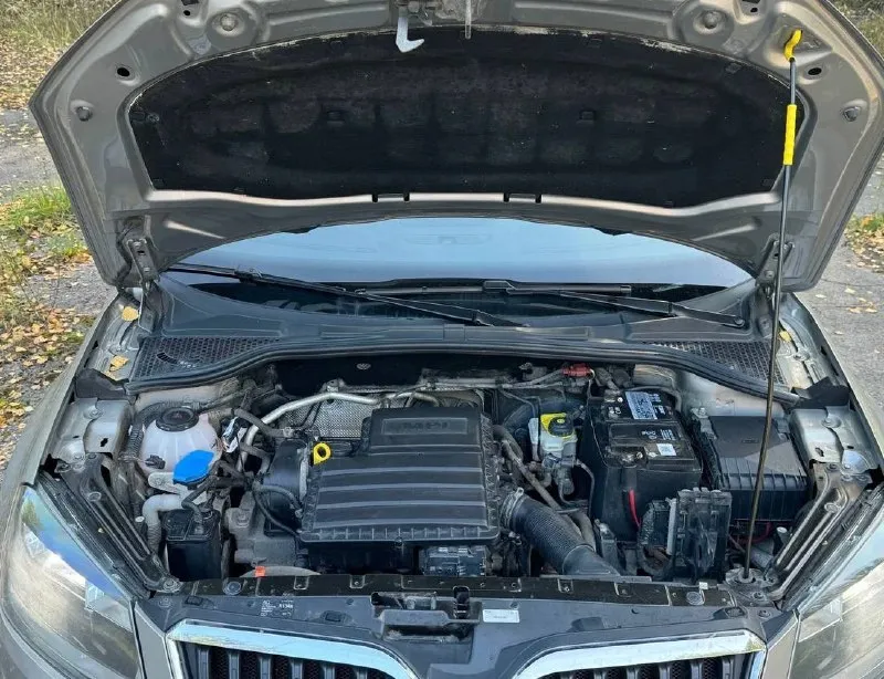 Продам skoda yeti 1.6 at, 2017 год автомобиль в отличном техническом состоянии, я второй владелец. пробег 106 000 км. авто произведен в декабре 2017 года, эксплуатация с марта 2018 года. без дтп, в заводском окрасе. самое надежное и удобное сочетание мотора и кпп( атмосферный 1.6 и классический гидротрансформатор). коврики зима/лето. до 90 000 все то проводились в автосалоне, где машина приобреталась, есть соответствующее документальное подтверждение. есть скол на лобовом( прилетел камень), подогрев лобового стекла и датчик дождя работают без нареканий. на бампере чуть отошла краска под номером( от моек), как понимаю это болезнь модели. зимняя резина на шипах, одного сезона. резина 225/55/r17(летняя и зимняя). любые проверки за ваш счет, разумный аргументированный торг при осмотре. место осмотра: г. антрацит. цена: 1.520.000 рублей. телефон для связи: +7-959-291-25-00 📞 звоните: +7(959)2912500 - фотография - 3