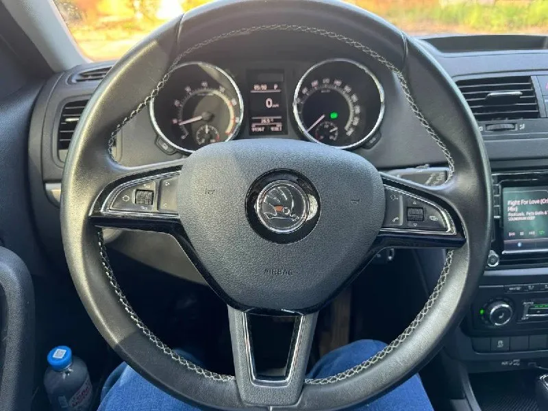 Продам skoda yeti 1.6 at, 2017 год автомобиль в отличном техническом состоянии, я второй владелец. пробег 106 000 км. авто произведен в декабре 2017 года, эксплуатация с марта 2018 года. без дтп, в заводском окрасе. самое надежное и удобное сочетание мотора и кпп( атмосферный 1.6 и классический гидротрансформатор). коврики зима/лето. до 90 000 все то проводились в автосалоне, где машина приобреталась, есть соответствующее документальное подтверждение. есть скол на лобовом( прилетел камень), подогрев лобового стекла и датчик дождя работают без нареканий. на бампере чуть отошла краска под номером( от моек), как понимаю это болезнь модели. зимняя резина на шипах, одного сезона. резина 225/55/r17(летняя и зимняя). любые проверки за ваш счет, разумный аргументированный торг при осмотре. место осмотра: г. антрацит. цена: 1.520.000 рублей. телефон для связи: +7-959-291-25-00 📞 звоните: +7(959)2912500 - фотография - 4