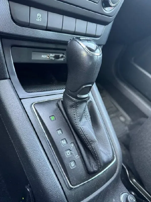 Продам skoda yeti 1.6 at, 2017 год автомобиль в отличном техническом состоянии, я второй владелец. пробег 106 000 км. авто произведен в декабре 2017 года, эксплуатация с марта 2018 года. без дтп, в заводском окрасе. самое надежное и удобное сочетание мотора и кпп( атмосферный 1.6 и классический гидротрансформатор). коврики зима/лето. до 90 000 все то проводились в автосалоне, где машина приобреталась, есть соответствующее документальное подтверждение. есть скол на лобовом( прилетел камень), подогрев лобового стекла и датчик дождя работают без нареканий. на бампере чуть отошла краска под номером( от моек), как понимаю это болезнь модели. зимняя резина на шипах, одного сезона. резина 225/55/r17(летняя и зимняя). любые проверки за ваш счет, разумный аргументированный торг при осмотре. место осмотра: г. антрацит. цена: 1.520.000 рублей. телефон для связи: +7-959-291-25-00 📞 звоните: +7(959)2912500 - фотография - 5