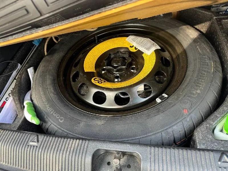 Продам skoda yeti 1.6 at, 2017 год автомобиль в отличном техническом состоянии, я второй владелец. пробег 106 000 км. авто произведен в декабре 2017 года, эксплуатация с марта 2018 года. без дтп, в заводском окрасе. самое надежное и удобное сочетание мотора и кпп( атмосферный 1.6 и классический гидротрансформатор). коврики зима/лето. до 90 000 все то проводились в автосалоне, где машина приобреталась, есть соответствующее документальное подтверждение. есть скол на лобовом( прилетел камень), подогрев лобового стекла и датчик дождя работают без нареканий. на бампере чуть отошла краска под номером( от моек), как понимаю это болезнь модели. зимняя резина на шипах, одного сезона. резина 225/55/r17(летняя и зимняя). любые проверки за ваш счет, разумный аргументированный торг при осмотре. место осмотра: г. антрацит. цена: 1.520.000 рублей. телефон для связи: +7-959-291-25-00 📞 звоните: +7(959)2912500 - фотография - 9