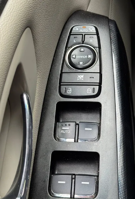 Kia carnival iii 2017г. пробег:155 тыс 2.2 дизель (202 л. с.) цена:2 550 000 тыс. автомобиль в идеальном внешнем и техническом состоянии. крашено заднее правое крыло. все работает, ничего менять не нужно. дополнительно установлен планшет фирмы teyes. музыка отменная. более чем. машина ездила в основном по трассе. вторая машина в семье. для путешествий. с продажей не тороплюсь, адекватный и обоснованный торг присутствует. от машины не избавляюсь. +79693000460 - фотография - 7