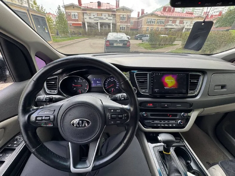 Kia carnival iii 2017г. пробег:155 тыс 2.2 дизель (202 л. с.) цена:2 550 000 тыс. автомобиль в идеальном внешнем и техническом состоянии. крашено заднее правое крыло. все работает, ничего менять не нужно. дополнительно установлен планшет фирмы teyes. музыка отменная. более чем. машина ездила в основном по трассе. вторая машина в семье. для путешествий. с продажей не тороплюсь, адекватный и обоснованный торг присутствует. от машины не избавляюсь. +79693000460 - фотография - 8