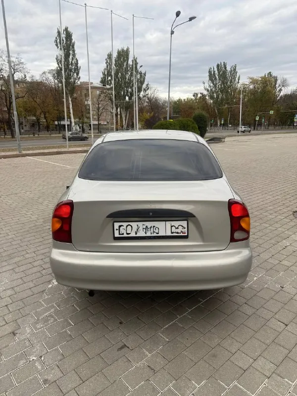 Продам chevrolet ланос sx (zaz chance) 2009 год автомобиль в родном окрасе без единого дтп все стелла включая лобовое завод. 2 собственника с автосалона птс оригинал 2 записи. установлен евро 4 пробег 184 тыс. км. кузов в идеальном состоянии, без единого рыжика и гнили, стаканы днище пороги без намека на ржавчину. технически в отличном состоянии полностью обслужен. комплектация с кондиционером, подушкой, гуром. 2 комплекта отличной резины, зима на шипах. юридически чист, любое оформление. цена 335 000 торг при осмотре. +79496167066 📲 tg: @djdjv12 📞 звоните: +7(949)6167066 - фотография - 6