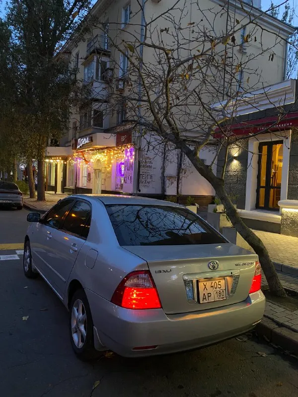 Toyota corolla 2005 год обьем двигателя 1.8 автомат! родной пробег 118.000 не крашеный и не битый, любые проверки, приезжайте смотрите! машина семейная, украинка, в руках с 2008 года! обслуживалась, только на toyota центр. вложений не требует, два комплекта резины на оригинальных дисках. два ключа. сервисная книжка и все чеки есть в наличии. по машине нет проблем от слова совсем. за автомобиль не стыдно! цена 970.000 небольшой торг будет, продажа не спешная, машина каждый день не эксплуатируется, в основном стоит в теплом и сухом гараже. находится в г. донецк! +7 949 082 59 09 телеграмм на этом же номере. 📞 звоните: +7(949)0825909 - фотография - 6