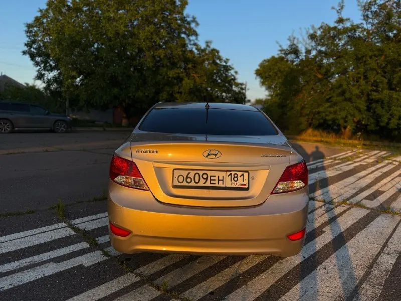 От собственника продам hyundai solaris 2011 год выпуска 1.4 107 л. с. механическая коробка передач оригинальный пробег 165 000 в дтп не участвовала не бита, не крашена имеется не большая притертость которую оставил как есть 2 комплекта резины имеется кондиционер печка работает установил планшет и в довесок колонки вперед и назад в такси не была, только личное пользование юридически абсолютно чистая предыдущий владелец проездил на ней пару месяцев и она просто стояла на протяжении года и далее она попала ко мне лично мной было сделано: -замена цепи грм -замена тормозных колодок в круг -замена передних подшипников -замена передних опор -замена рулевых наконечников -замена сайлентблоков в задней балке -замена масла и фильтров -замена топливного патрубка -замена прокладки клапанной крышки -замена моторчика стеклоомывателя остальные интересующие вопросы по телефону либо в личные сообщения состояние сел и поехал осмотр в г. луганск готов на любые проверки за 📞 звоните: +7(959)5694343 - фотография - 3