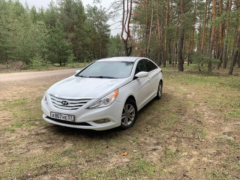 Hyundai sonata 2013 год 2.4 на 201 л. с. пробег 180 000,электрорегулировка сиденья, датчик света и дождя, парктроник, bluetooth, aux, usb, подогрев сидений, датчики давления в шинах, любые проверки. цена 1 050 000. торг! все вопросы по телефону. станица луганская. +79592952077 📞 звоните: +7(959)2952077 - фотография - 3