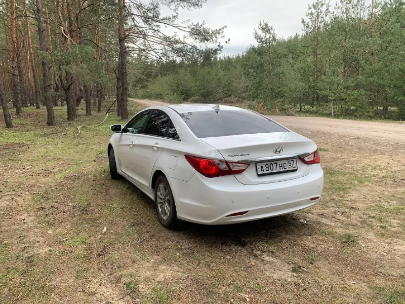 Hyundai sonata 2013 год 2.4 на 201 л. с. пробег 180 000,электрорегулировка сиденья, датчик света и дождя, парктроник, bluetooth, aux, usb, подогрев сидений, датчики давления в шинах, любые проверки. цена 1 050 000. торг! все вопросы по телефону. станица луганская. +79592952077 📞 звоните: +7(959)2952077 - фотография - 5