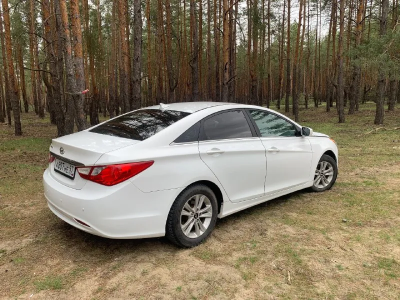 Hyundai sonata 2013 год 2.4 на 201 л. с. пробег 180 000,электрорегулировка сиденья, датчик света и дождя, парктроник, bluetooth, aux, usb, подогрев сидений, датчики давления в шинах, любые проверки. цена 1 050 000. торг! все вопросы по телефону. станица луганская. +79592952077 📞 звоните: +7(959)2952077 - фотография - 6