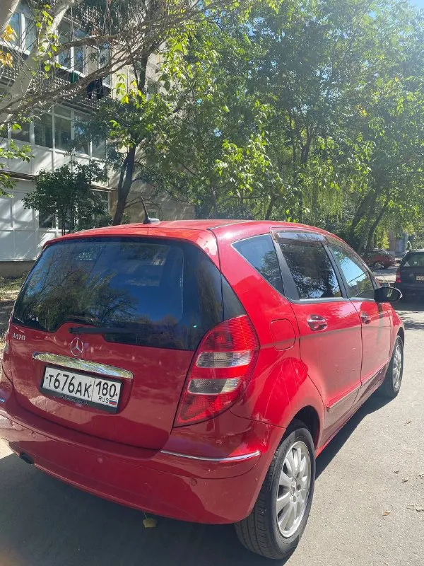Продам! mercedes-benz a170 2005 г. автомобиль в отличном состоянии! год выпуска 2005 пробег 140 тыс. двигатель 1.7 116 л. с. едет очень бодро 🔥🔥🔥 мотор в отличном состоянии, не троит! не дымит! масло не расходует! коробка вариатор в отличном состоянии, заменена менее года назад, ещё на гарантии! отлично работает✅ ходовая в отличном состоянии! все заменено, кататься и кататься! нечего не стучит! не гремит! обслужен от и до! любые проверки в любом авто сервисе за ваш счет без проблем ✅✅✅ окна родные! и лобовое тоже родное✅ комплектация 👍 датчик дождя, датчик света, климат контроль, подогрев зеркал, авто складывания зеркал, парктроники передние и задние, магнитола андроид. цена 🔥🔥580.000₽🔥🔥 приезжайте на осмотр ✅ город донецк татьяна +79495923226 - фотография - 5
