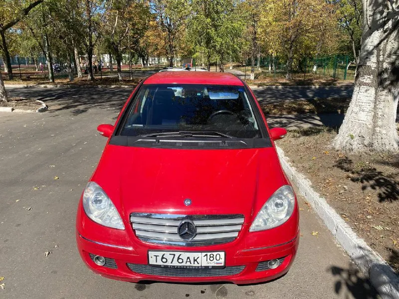 Продам! mercedes-benz a170 2005 г. автомобиль в отличном состоянии! год выпуска 2005 пробег 140 тыс. двигатель 1.7 116 л. с. едет очень бодро 🔥🔥🔥 мотор в отличном состоянии, не троит! не дымит! масло не расходует! коробка вариатор в отличном состоянии, заменена менее года назад, ещё на гарантии! отлично работает✅ ходовая в отличном состоянии! все заменено, кататься и кататься! нечего не стучит! не гремит! обслужен от и до! любые проверки в любом авто сервисе за ваш счет без проблем ✅✅✅ окна родные! и лобовое тоже родное✅ комплектация 👍 датчик дождя, датчик света, климат контроль, подогрев зеркал, авто складывания зеркал, парктроники передние и задние, магнитола андроид. цена 🔥🔥580.000₽🔥🔥 приезжайте на осмотр ✅ город донецк татьяна +79495923226 - фотография - 7