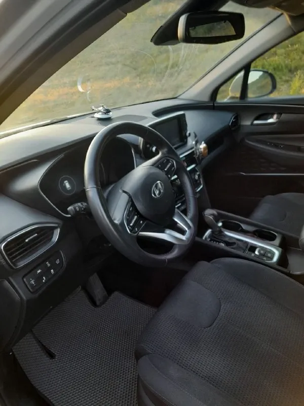 Продам авто hyundai santa fe 2019г дождя, парктроники, подогрев сидений, подогрев руля, полный привод, двухзонный климат контроль, круиз контроль, удержание полосы, блокировка дифференциалов, подогрев зеркал и прочее нахожусь в амвросиевском районе хочу за него 3000000р торг в комплекте зимняя резина новая телефон для связи (+79494095659) 📞 звоните: +7(949)4095659 - фотография - 5