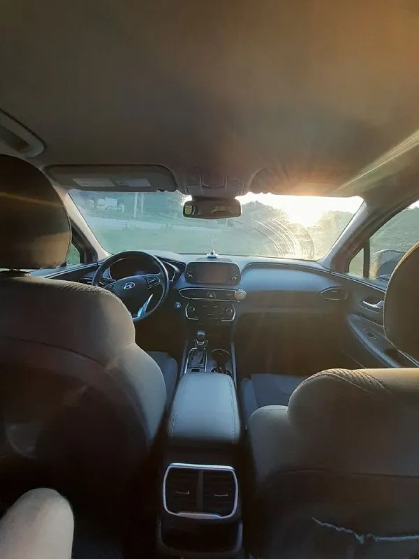 Продам авто hyundai santa fe 2019г дождя, парктроники, подогрев сидений, подогрев руля, полный привод, двухзонный климат контроль, круиз контроль, удержание полосы, блокировка дифференциалов, подогрев зеркал и прочее нахожусь в амвросиевском районе хочу за него 3000000р торг в комплекте зимняя резина новая телефон для связи (+79494095659) 📞 звоните: +7(949)4095659 - фотография - 8
