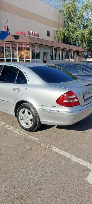 🔥срочная продажа! ✅ mercedes e200, w211, 2003г. , ✅цена: 550 000р. + торг ✅пробег: 311000км. ✅объем: 2,2л, дизель. ✅коробка: автомат климат контроль с разделением зон, круиз контроль, электроподъемники всех стекол, электрорегулировка боковых зеркал, режим антиблик зеркала заднего вида, центральный замок, датчик дождя, датчик света, отличная штатная акустика. регулярное прохождение то с заменой всех фильтров и масла. от замены до замены масло доливать не нужно. были заменены свечи, поэтому зимой заводится без проблем с первого раза. топливный бак на 88л. , средний запас хода на нем 900-1200км (смотря как топить). stage 2. ходовая требует замены расходников, но не критично. коробка переключает без пинков, двигатель не троит. привозилась из литвы для себя, по республике один хозяин, во владении 6 лет. переоформление без проблем и обременений. ✅г. макеевка, +7(949)6233588 📲 tg: султан 📞 звоните: +7(949)6233588 - фотография - 3