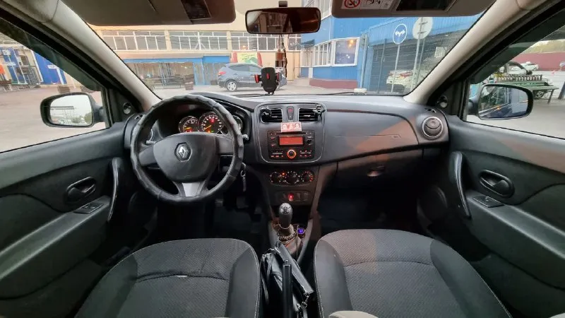 Продам renault логан 1,5 дизель 2014 года. пробег 175000 км. я второй хозяин по птс состояние отличное, 2 ключа, сервисная книга. тянет, масло не жрёт. коробка работает хорошо, не хрустит ничего. электроусилитель руля. кондиционер заправлен, морозит. кузов оцинкованный. незачуханный. вся в родном окрасе. без гнили, дыр и коррозии. нет ни одного рыжика. дно в отличном состоянии. опрятный салон, никакие умельцы машину не ковыряли. по электрике работает каждая кнопка. родная мультимедиа с блютуз. стекла все родные 2014г. свежая тонировка. стоят 17 легкосплавные диски, с хорошей резиной. расход трасса 3,5 -4л. цена 715 тыс. руб. торг. новоазовск +79493136067 (если нет связи звоните/пишите в телеграмм) 📲 tg: @tatyanadeleeva2022 📞 звоните: +7(949)3136067 - фотография - 2