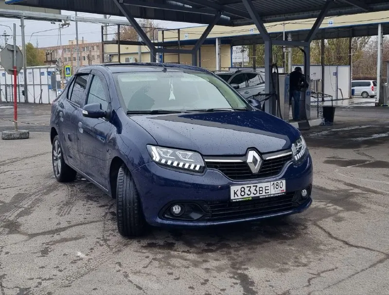 Продам renault логан 1,5 дизель 2014 года. пробег 175000 км. я второй хозяин по птс состояние отличное, 2 ключа, сервисная книга. тянет, масло не жрёт. коробка работает хорошо, не хрустит ничего. электроусилитель руля. кондиционер заправлен, морозит. кузов оцинкованный. незачуханный. вся в родном окрасе. без гнили, дыр и коррозии. нет ни одного рыжика. дно в отличном состоянии. опрятный салон, никакие умельцы машину не ковыряли. по электрике работает каждая кнопка. родная мультимедиа с блютуз. стекла все родные 2014г. свежая тонировка. стоят 17 легкосплавные диски, с хорошей резиной. расход трасса 3,5 -4л. цена 715 тыс. руб. торг. новоазовск +79493136067 (если нет связи звоните/пишите в телеграмм) 📲 tg: @tatyanadeleeva2022 📞 звоните: +7(949)3136067 - фотография - 4
