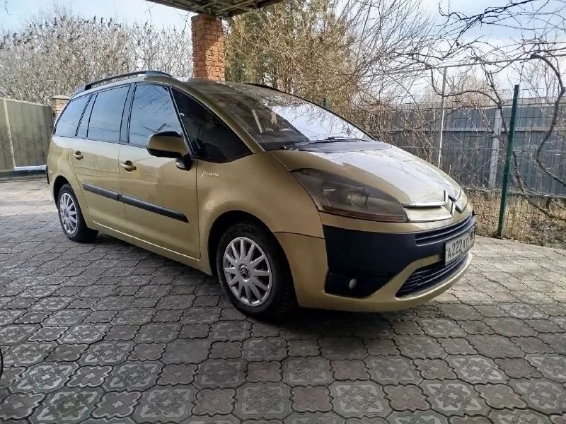 .: семейный минивэн.7 мест. ситроен с4 гранд пикассо. 2008 г. в. двигатель 1.6 дизель. кпп автомат. салон, велюр.8 подушек безопасности, полный электро-пакет. датчик дождя, датчик света. круиз-контроль, климат-контроль. авто, без дтп. два ключа. два комплекта резины, зима на железных дисках, лето на оригинальных титанах. в автомобиле работает каждая кнопка. . цена 630.000. рублей. торг. +79492220202.+79590387536 - фотография - 10