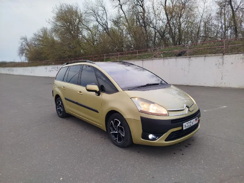 .: семейный минивэн.7 мест. ситроен с4 гранд пикассо. 2008 г. в. двигатель 1.6 дизель. кпп автомат. салон, велюр.8 подушек безопасности, полный электро-пакет. датчик дождя, датчик света. круиз-контроль, климат-контроль. авто, без дтп. два ключа. два комплекта резины, зима на железных дисках, лето на оригинальных титанах. в автомобиле работает каждая кнопка. . цена 630.000. рублей. торг. +79492220202.+79590387536 - фотография - 5