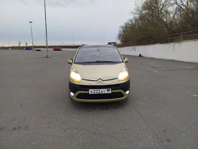 .: семейный минивэн.7 мест. ситроен с4 гранд пикассо. 2008 г. в. двигатель 1.6 дизель. кпп автомат. салон, велюр.8 подушек безопасности, полный электро-пакет. датчик дождя, датчик света. круиз-контроль, климат-контроль. авто, без дтп. два ключа. два комплекта резины, зима на железных дисках, лето на оригинальных титанах. в автомобиле работает каждая кнопка. . цена 630.000. рублей. торг. +79492220202.+79590387536 - фотография - 6