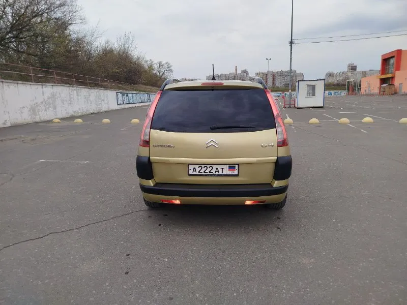 .: семейный минивэн.7 мест. ситроен с4 гранд пикассо. 2008 г. в. двигатель 1.6 дизель. кпп автомат. салон, велюр.8 подушек безопасности, полный электро-пакет. датчик дождя, датчик света. круиз-контроль, климат-контроль. авто, без дтп. два ключа. два комплекта резины, зима на железных дисках, лето на оригинальных титанах. в автомобиле работает каждая кнопка. . цена 630.000. рублей. торг. +79492220202.+79590387536 - фотография - 8