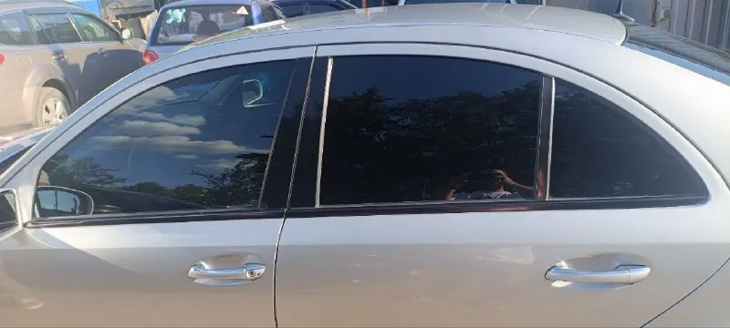 🔥срочная продажа! ✅mercedes-benz e200, w211, 2003г. , ✅цена: 550 000р. + торг ✅пробег: 311000км. ✅объем: 2,2л, дизель. ✅коробка: автомат климат контроль с разделением зон, круиз контроль, электроподъемники всех стекол, электрорегулировка боковых зеркал, режим антиблик зеркала заднего вида, центральный замок, датчик дождя, датчик света, отличная штатная акустика. регулярное прохождение то с заменой всех фильтров и масла. от замены до замены масло доливать не нужно. были заменены свечи, поэтому зимой заводится без проблем с первого раза. топливный бак на 88л. , средний запас хода на нем 900-1200км (смотря как топить). stage 2. ходовая требует замены расходников, но не критично. коробка переключает без пинков, двигатель не троит. привозилась из литвы для себя, по республике один хозяин, во владении 6 лет. переоформление без проблем и обременений. ✅звонить или тг: +7 949 623 3588, г. макеевка - фотография - 3