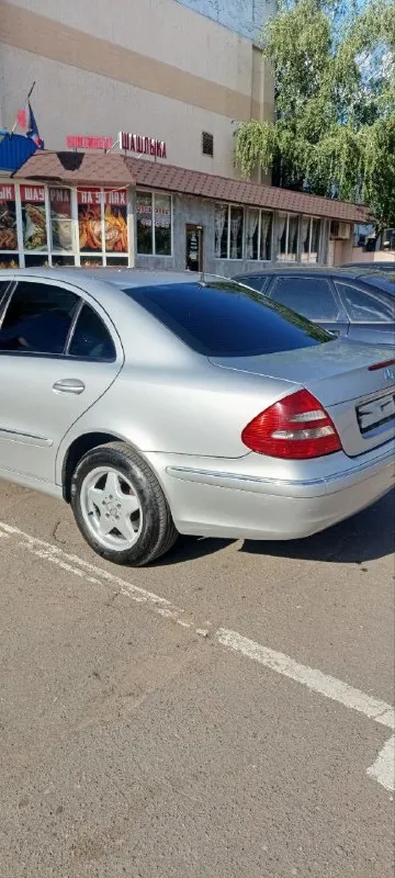 🔥срочная продажа! ✅mercedes-benz e200, w211, 2003г. , ✅цена: 550 000р. + торг ✅пробег: 311000км. ✅объем: 2,2л, дизель. ✅коробка: автомат климат контроль с разделением зон, круиз контроль, электроподъемники всех стекол, электрорегулировка боковых зеркал, режим антиблик зеркала заднего вида, центральный замок, датчик дождя, датчик света, отличная штатная акустика. регулярное прохождение то с заменой всех фильтров и масла. от замены до замены масло доливать не нужно. были заменены свечи, поэтому зимой заводится без проблем с первого раза. топливный бак на 88л. , средний запас хода на нем 900-1200км (смотря как топить). stage 2. ходовая требует замены расходников, но не критично. коробка переключает без пинков, двигатель не троит. привозилась из литвы для себя, по республике один хозяин, во владении 6 лет. переоформление без проблем и обременений. ✅звонить или тг: +7 949 623 3588, г. макеевка - фотография - 4