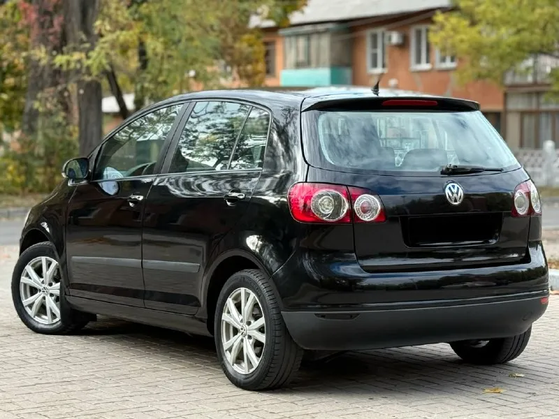 Продам volkswagen golf plus 1.6 надежный автомобиль 2008г. Выпуска в отличном состоянии!
Идеальное состояние кузова, ржавчины нет совсем, пороги целые, не гнилые. По технической части нареканий нет, мотор работает плавно и ровно, коробка тоже работает мягко.
Подвеска в хорошем состоянии, не стучит, не гремит. Хорошая комплектация. 2x зонный климат-контроль, подогрев сидений, 8 подушек безопасности, датчик дождя, датчик света, abs esp круиз-контроль, 4эл. Стеклоподёмника, электрорегулеровка зеркал, литые диски r16 на хорошей резине, хорошая музыка. Остальные вопросы по телефону
+79494958326 Цена 670тыс₽ торг у капота хорошему покупателю. Плохая связь звоните. Telegram +79494958326 - фотография - 2